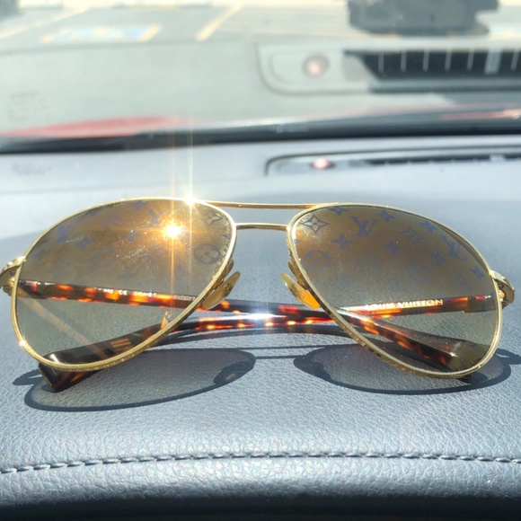 Louis Vuitton Sunglasses (LV) - Picture 12 of 12